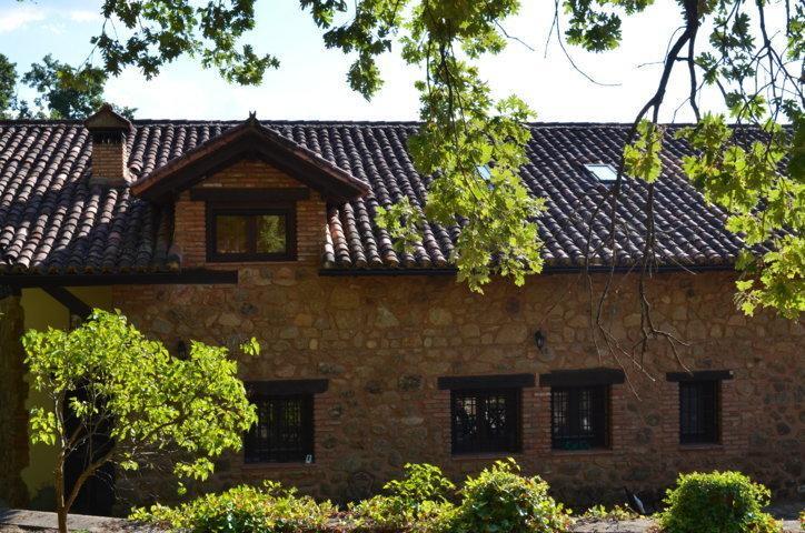 La Casona De Valfrio- Adults Only Guest House Collado  Екстериор снимка